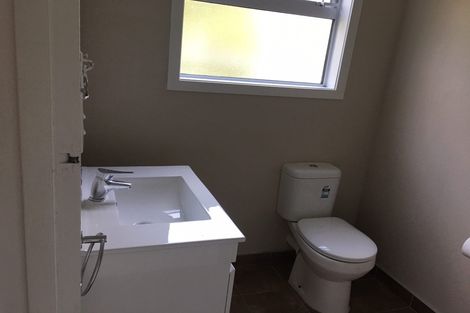 Photo of property in 25b Omega Street, Newlands, Wellington, 6037