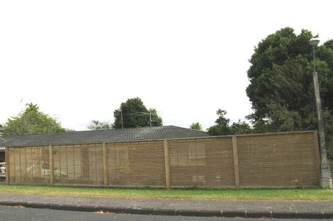 Photo of property in 2/2 Gregg Place, Sunnyvale, Auckland, 0612