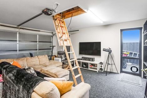 Photo of property in 18 Goldie Drive, Rangiora, 7400