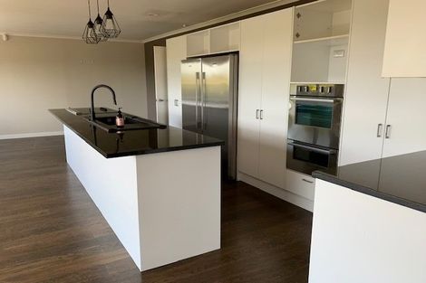 Photo of property in 61a Fairmount Road, Titirangi, Auckland, 0604