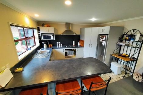 Photo of property in 52 Geneva Terrace, Kelvin Grove, Palmerston North, 4414