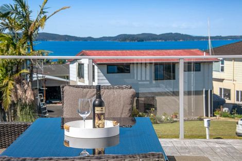 Photo of property in 4 Ngatira Place, Snells Beach, 0920