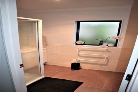 Photo of property in 10 Hinau Street, New Lynn, Auckland, 0600