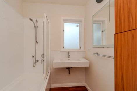 Photo of property in 19 Pinkerton Grove, Newlands, Wellington, 6037