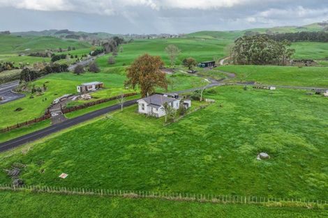 Photo of property in 8 Old Barn Road, Waitakaruru, 3576
