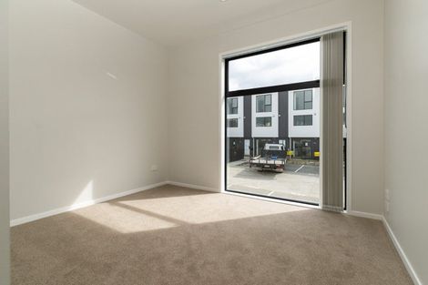 Photo of property in 2 Mikoikoi Crescent, Mangere Bridge, Auckland, 2022