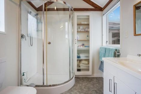 Photo of property in 113 Seaview Road, Paraparaumu Beach, Paraparaumu, 5032