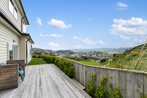 Photo of property in 15 Canary Way, Whitby, Porirua, 5024