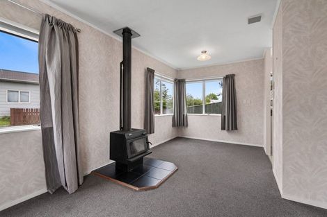 Photo of property in 105 Hillcrest Drive, Kelvin Grove, Palmerston North, 4414