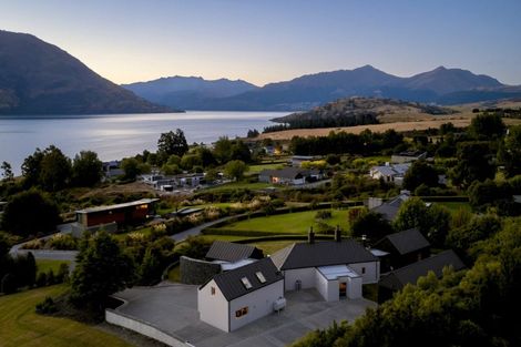 Photo of property in 11 Carlin Creek Drive, Drift Bay, Queenstown, 9371