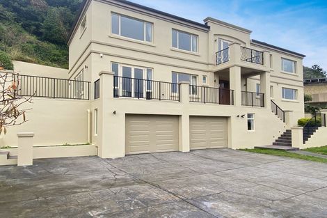 Photo of property in 19 Bunker Way, Strathmore Park, Wellington, 6022