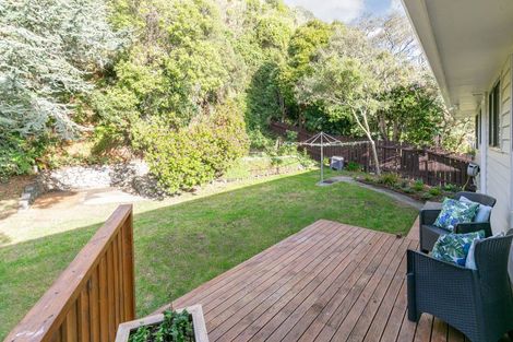 Photo of property in 37 Woodman Drive, Tawa, Wellington, 5028