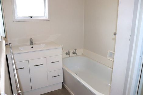 Photo of property in 2/199 Henderson Valley Road, Henderson, Auckland, 0612