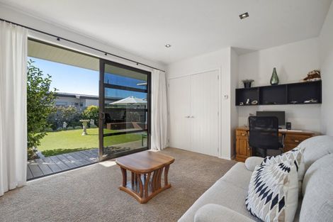 Photo of property in 9 Pukenamu Road, Rainbow Point, Taupo, 3330