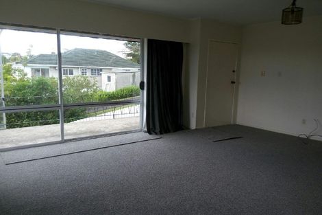 Photo of property in 2/59 Pupuke Road, Birkenhead, Auckland, 0627