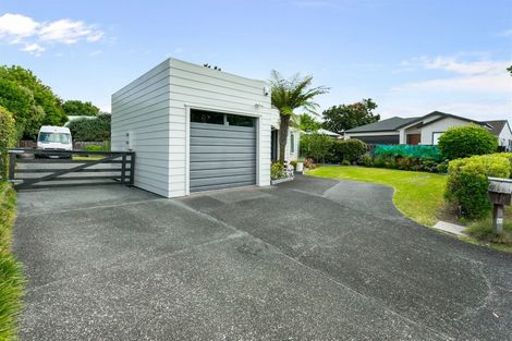 Photo of property in 11 Fathom Place, Te Atatu Peninsula, Auckland, 0610