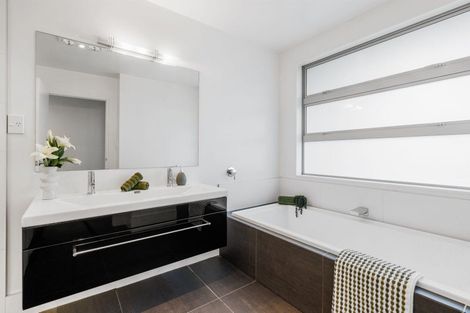 Photo of property in 15 Shalimar Place, Huntington, Hamilton, 3210