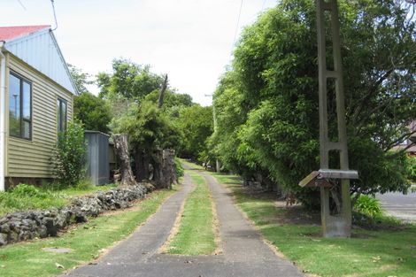 Photo of property in 5 Coronation Road, Mangere Bridge, Auckland, 2022