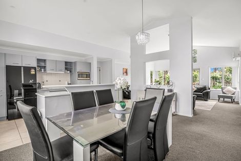 Photo of property in 92 Riverton Drive, Randwick Park, Auckland, 2105
