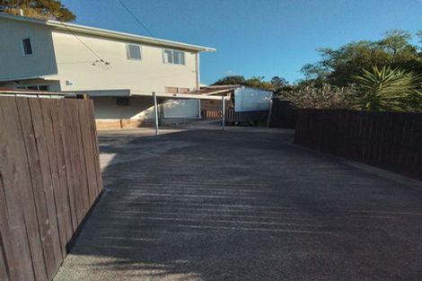 Photo of property in 2/129 Edmonton Road, Te Atatu South, Auckland, 0610