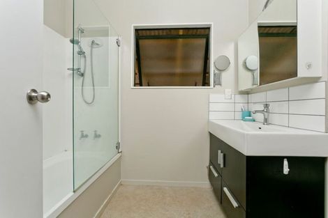 Photo of property in 3/6 Helena Street, Massey, Auckland, 0614