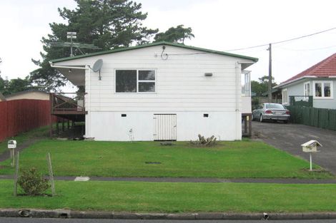 Photo of property in 2/32 Kamara Road, Glen Eden, Auckland, 0602