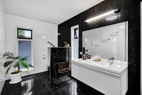 Photo of property in 17a Kauri Street, Inglewood, 4330