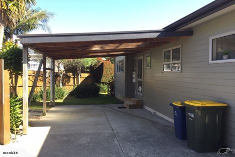 Photo of property in 53a Stottholm Road, Titirangi, Auckland, 0604