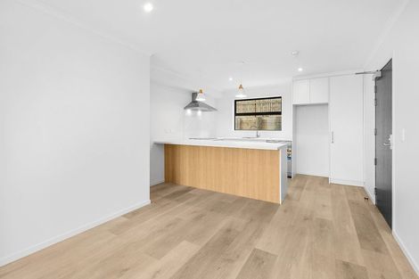 Photo of property in 2/12 Ruakiwi Road, Hamilton Lake, Hamilton, 3204