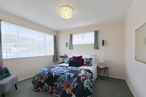 Photo of property in 7 Kew Grove, Wainuiomata, Lower Hutt, 5014