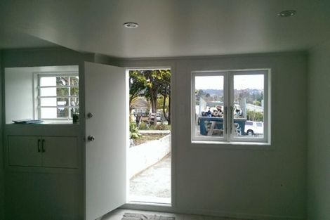 Photo of property in 10 Bishop Street, Green Bay, Auckland, 0604