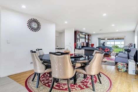 Photo of property in 33 Pickaberry Avenue, Karaka, Papakura, 2113