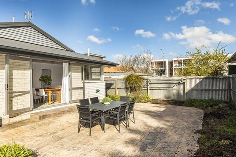 Photo of property in 2/3 Puriri Street, Riccarton, Christchurch, 8041