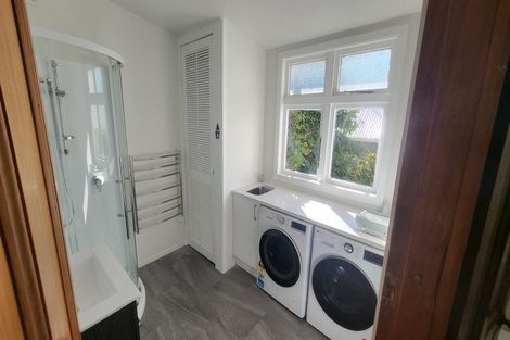 Photo of property in 130 Tasman Street, Mount Cook, Wellington, 6021