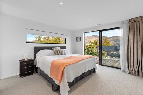 Photo of property in 34 Minaret Ridge, Wanaka, 9305