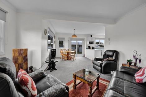 Photo of property in 320 South Road, Hawera, 4610