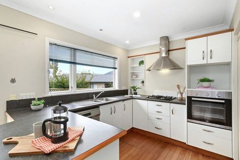 Photo of property in 4 Lyndhurst Road, Tawa, Wellington, 5028