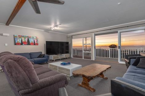 Photo of property in 104 Marine Parade, Paraparaumu Beach, Paraparaumu, 5032