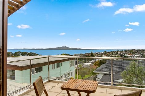 Photo of property in 15 Seaview Road, Castor Bay, Auckland, 0620