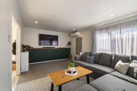 Photo of property in 18 Tararua Terrace, Cloverlea, Palmerston North, 4412