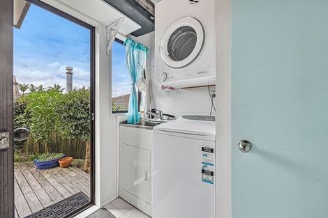 Photo of property in 1/11 Bernleigh Terrace, West Harbour, Auckland, 0618