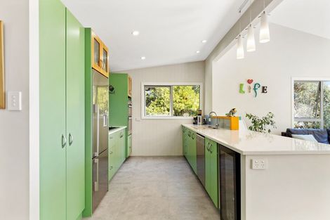 Photo of property in 52 Domain Crescent, Muriwai, Waimauku, 0881