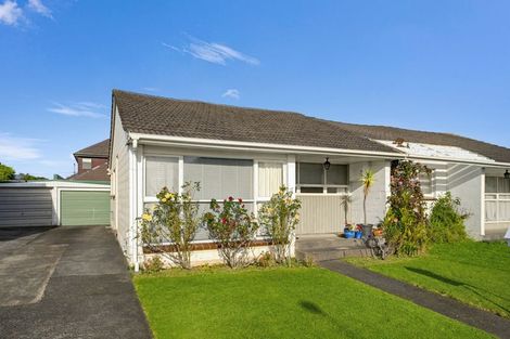 Photo of property in 15-16 Amberley Grove, Hutt Central, Lower Hutt, 5010