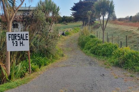 Photo of property in 1924 Parewanui Road, Parewanui, Bulls, 4894