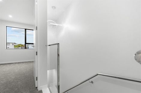 Photo of property in 15 Kuaha Road, Massey, Auckland, 0614