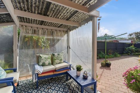 Photo of property in 2/1 Karnak Crescent, Russley, Christchurch, 8042