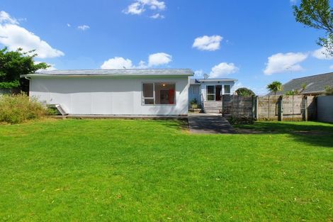 Photo of property in 7 Hennessy Street East, Foxton Beach, Foxton, 4815