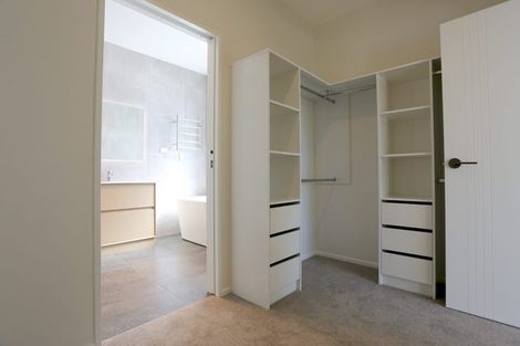 Photo of property in 1a Kirkdale Place, Northcross, Auckland, 0632