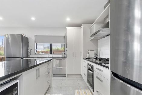 Photo of property in 92 Waterside Drive, Pyes Pa, Tauranga, 3112