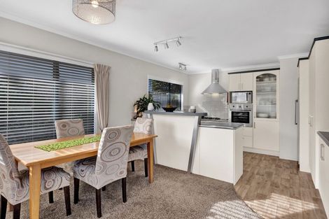 Photo of property in 2 Kawaroa Close, New Plymouth, 4310